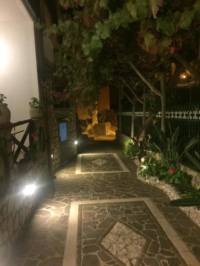 Residenza Antico Borgo Del Pozzo Aparthotel Tramonti Bagian luar foto